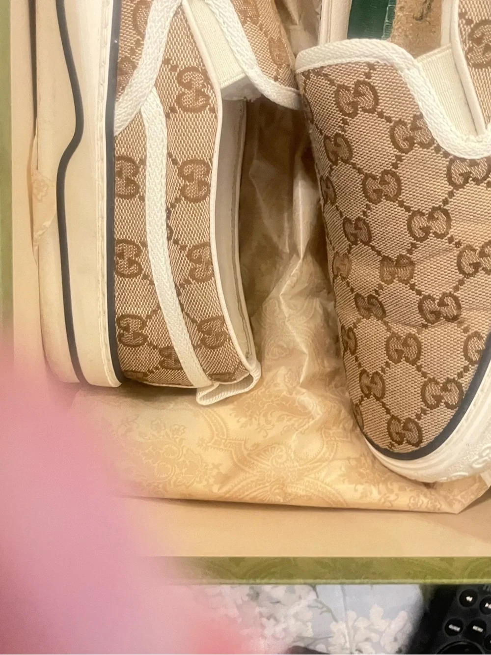 Gucci authentic beige
